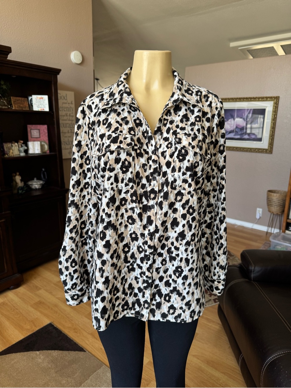 Boutique leopard print button down long sleeve blouse-size L